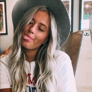 Meet your Posher, Brooke